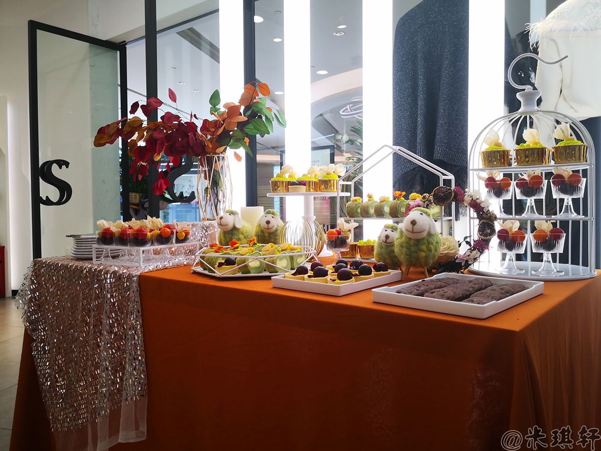COSCOA寇莎奢侈品百合3周年庆典布置的茶歇甜品台(图2)