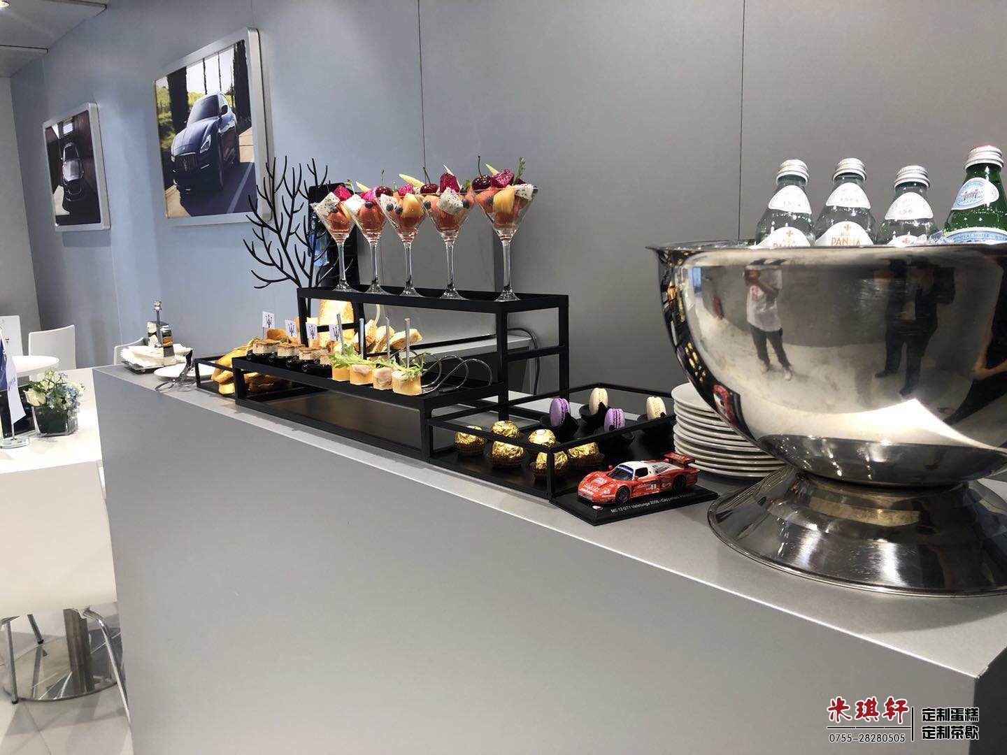 为深圳某玛莎拉蒂4s店布置的商务茶歇甜品台